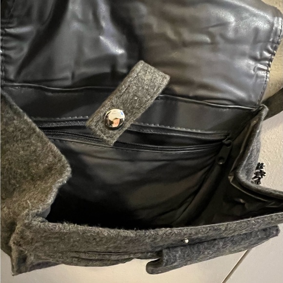 BUNDLE OF POCKETBOOKS 4 - Picture 6 of 12